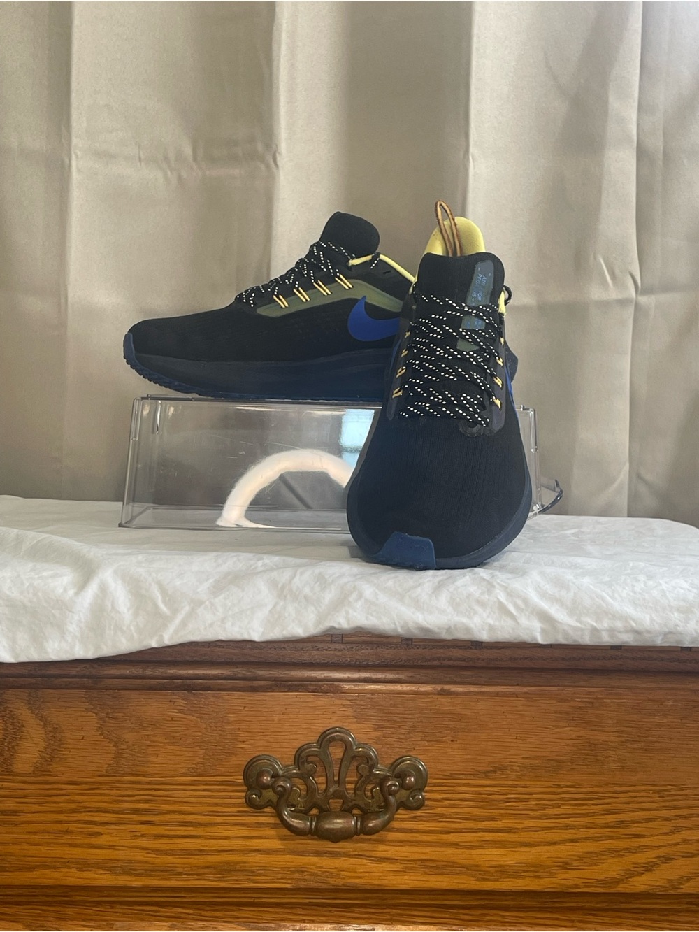 Nike Men's Black and Blue Athletic Running Shoes with Yellow Lining